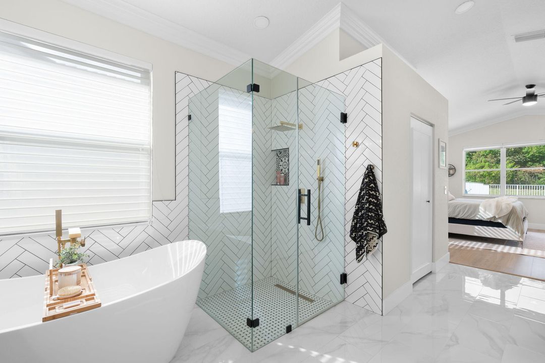 Activo con contrato: $985,000 (4 camas, 2 baños, 2339 Pies cuadrados)