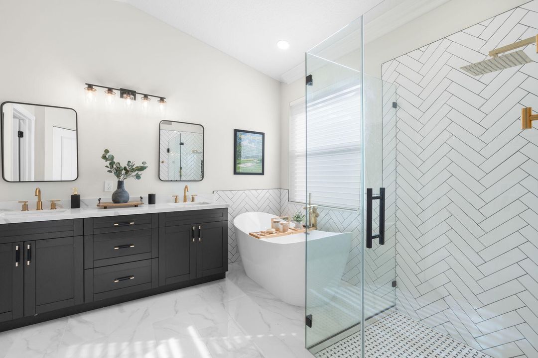 Activo con contrato: $985,000 (4 camas, 2 baños, 2339 Pies cuadrados)