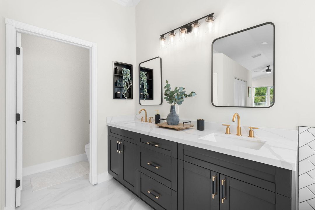 Activo con contrato: $985,000 (4 camas, 2 baños, 2339 Pies cuadrados)