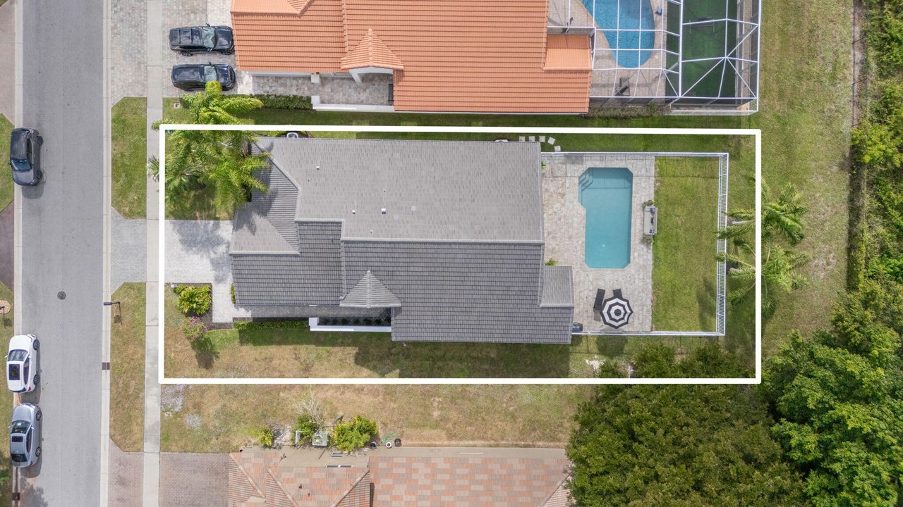 Activo con contrato: $985,000 (4 camas, 2 baños, 2339 Pies cuadrados)