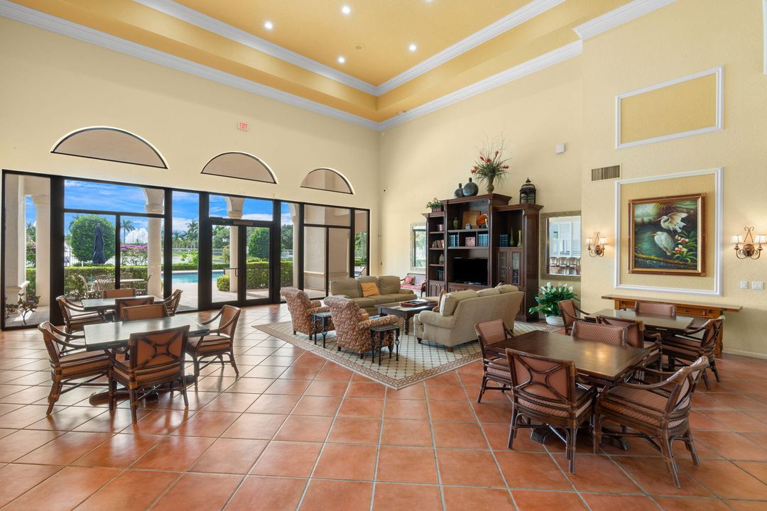 Activo con contrato: $985,000 (4 camas, 2 baños, 2339 Pies cuadrados)