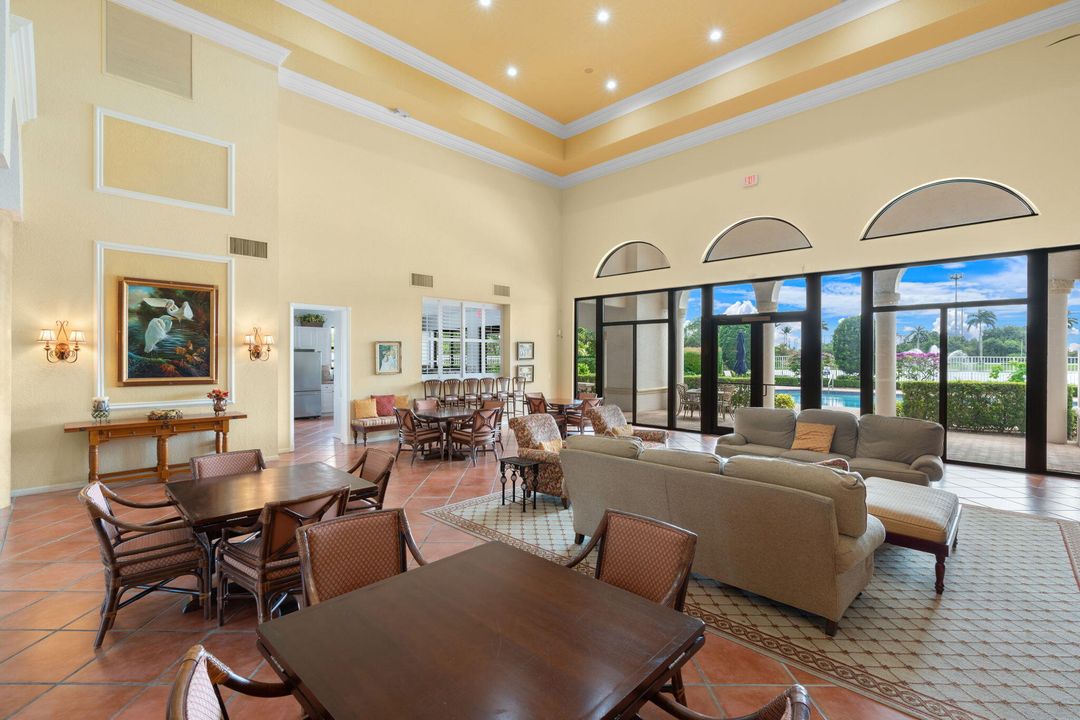 Activo con contrato: $985,000 (4 camas, 2 baños, 2339 Pies cuadrados)