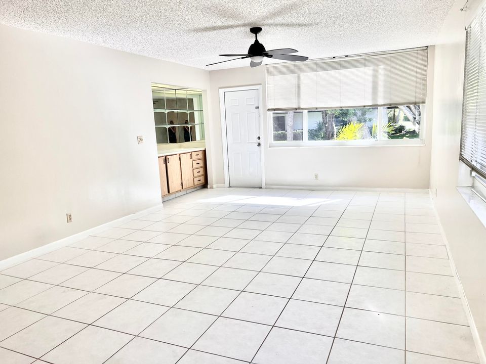 出租: $2,300 (2 贝兹, 2 浴室, 1141 平方英尺)