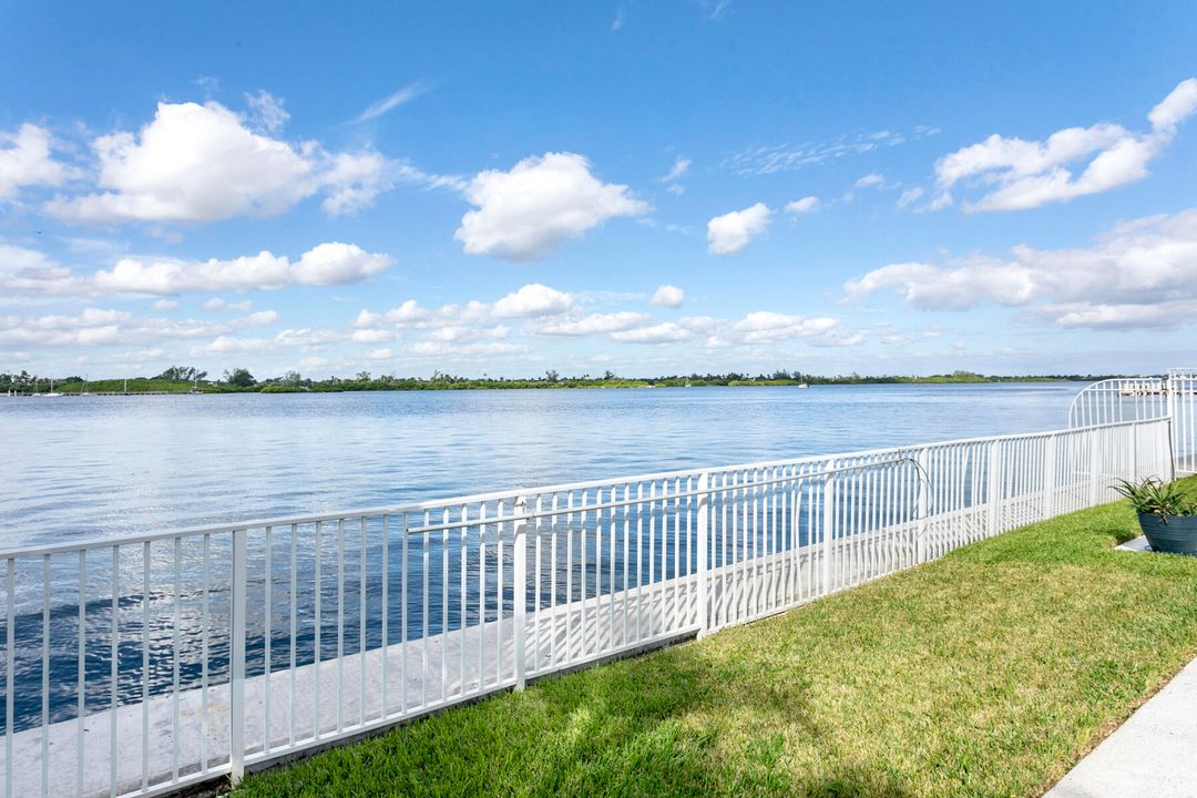 For Sale: $1,175,000 (3 beds, 2 baths, 1578 Square Feet)