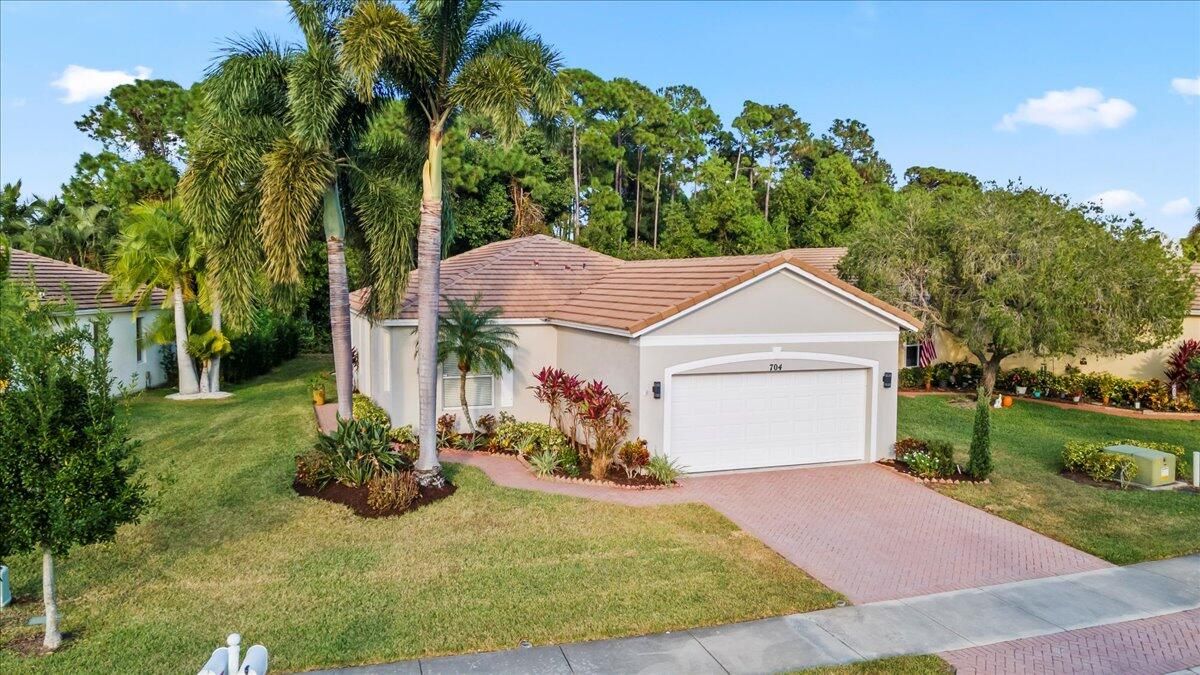 Active With Contract: $339,000 (3 beds, 2 baths, 1552 Square Feet)