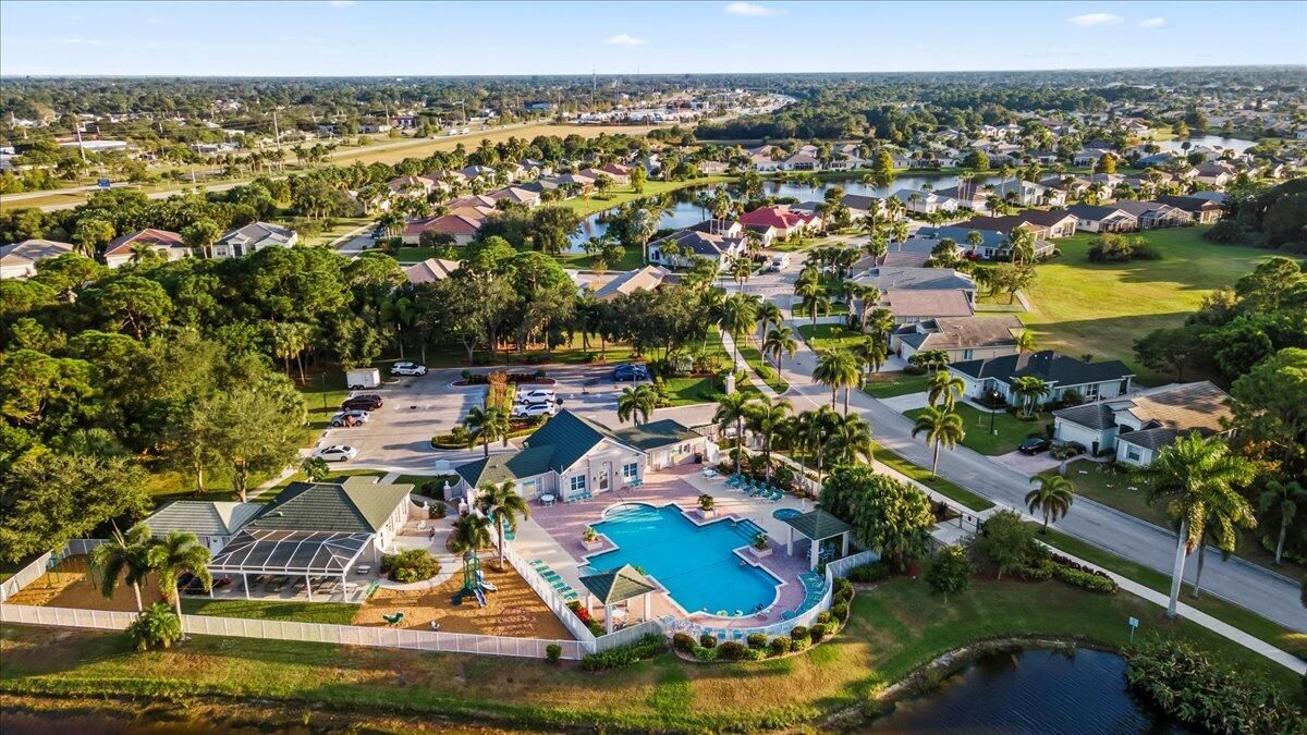 Active With Contract: $339,000 (3 beds, 2 baths, 1552 Square Feet)