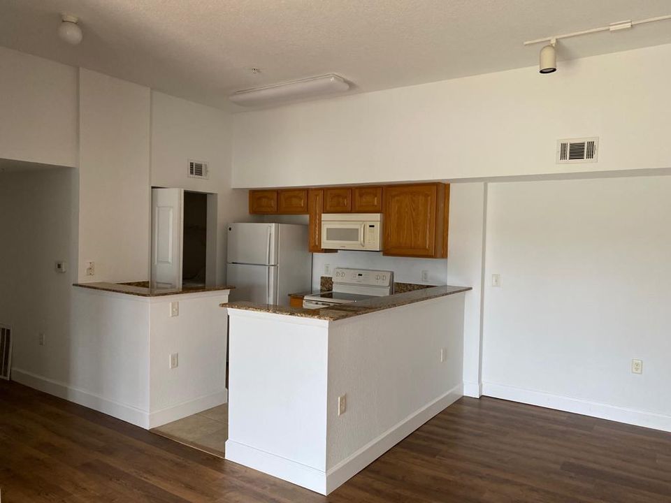 出租: $1,850 (2 贝兹, 2 浴室, 1033 平方英尺)