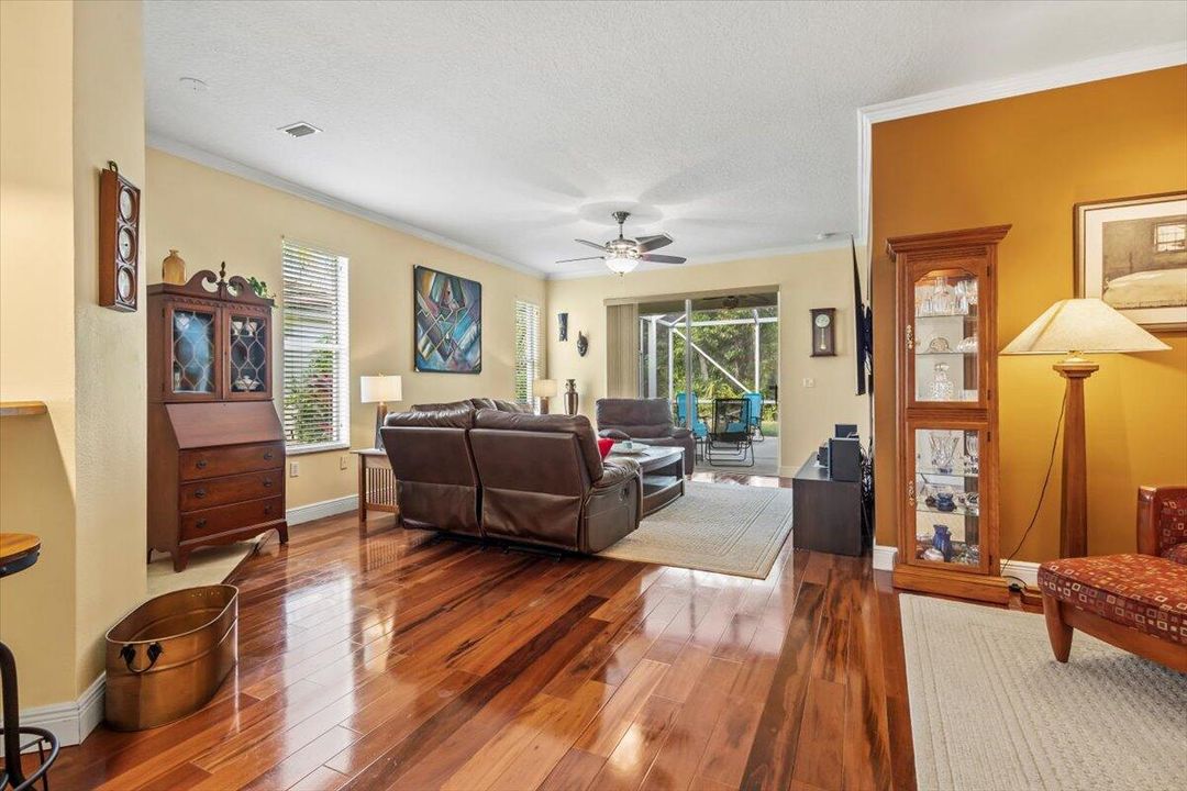 Active With Contract: $339,000 (3 beds, 2 baths, 1552 Square Feet)