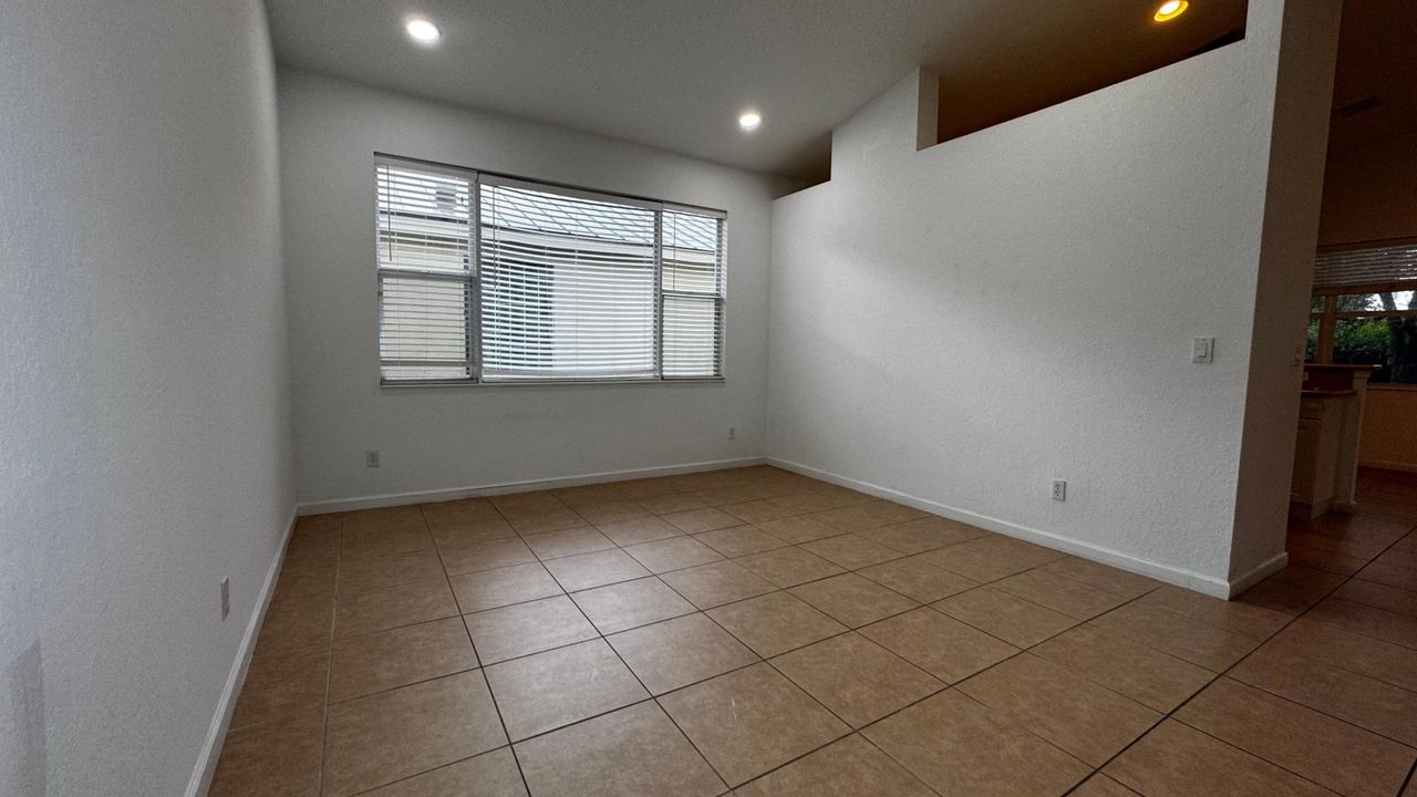 В аренду: $2,600 (3 спален, 2 ванн, 2182 Квадратных фут)