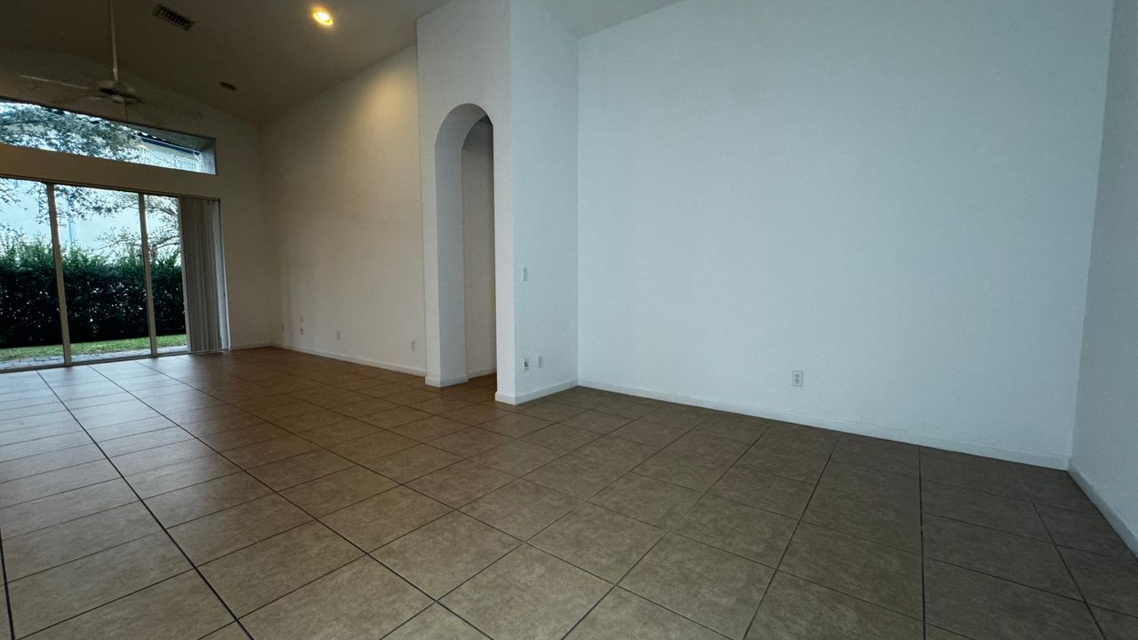 В аренду: $2,600 (3 спален, 2 ванн, 2182 Квадратных фут)