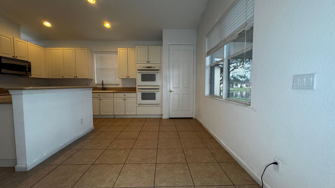 В аренду: $2,600 (3 спален, 2 ванн, 2182 Квадратных фут)