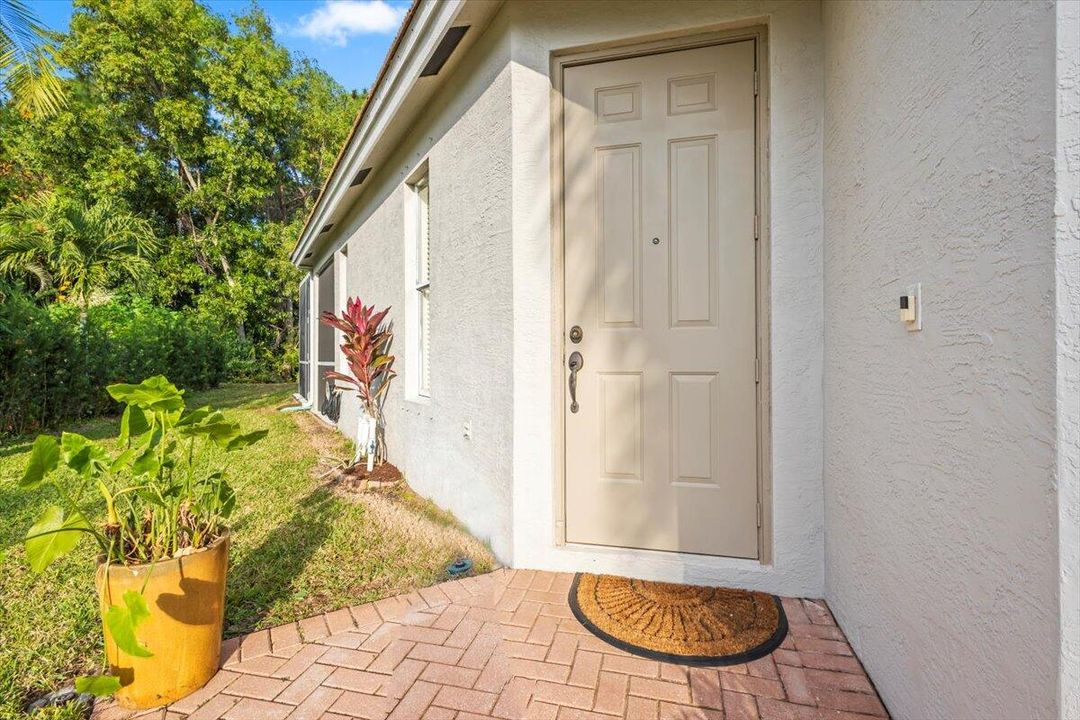 Active With Contract: $339,000 (3 beds, 2 baths, 1552 Square Feet)