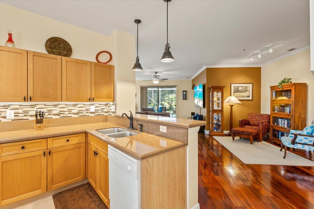 Active With Contract: $339,000 (3 beds, 2 baths, 1552 Square Feet)