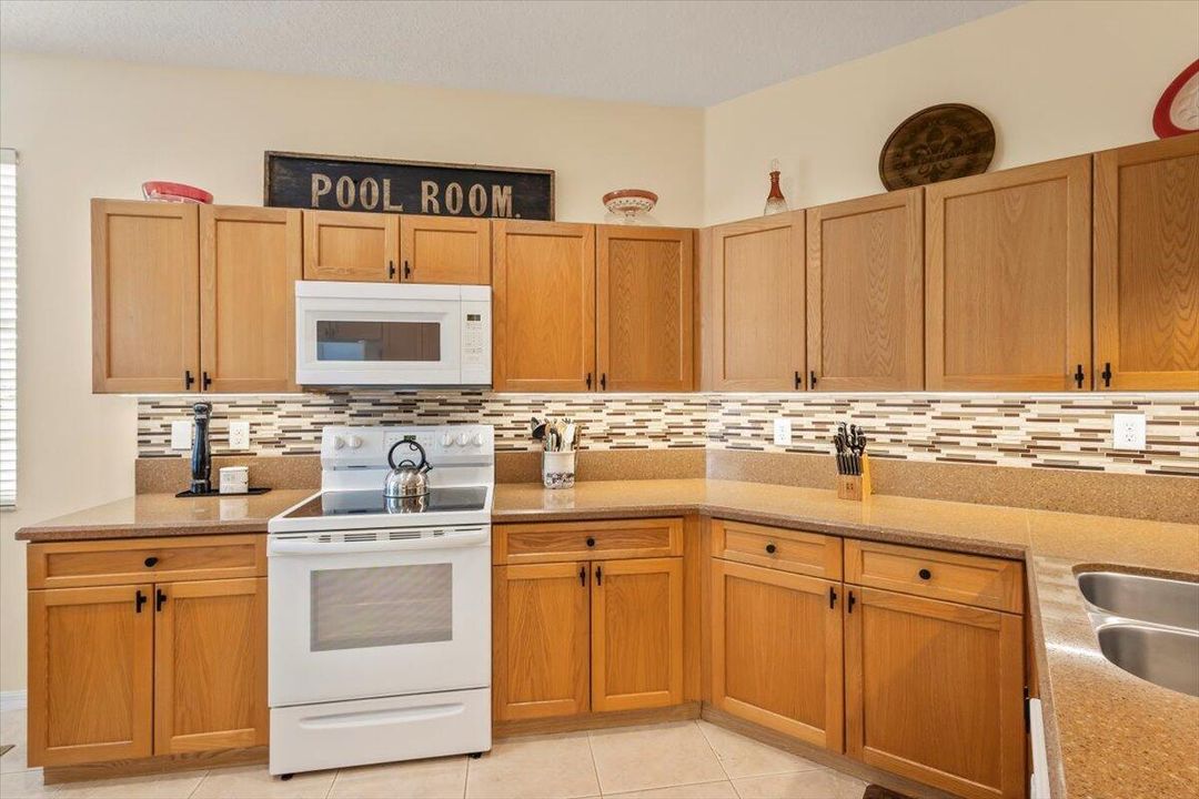 Active With Contract: $339,000 (3 beds, 2 baths, 1552 Square Feet)