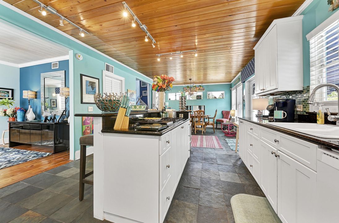 В аренду: $10,500 (3 спален, 2 ванн, 1680 Квадратных фут)