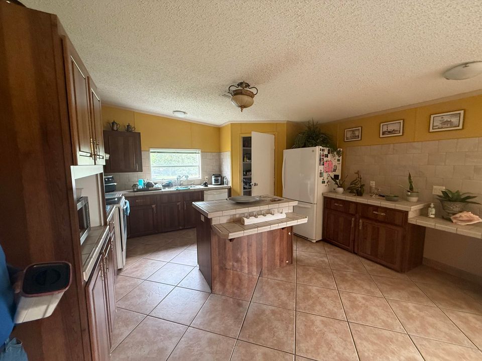 For Sale: $340,000 (3 beds, 2 baths, 2356 Square Feet)