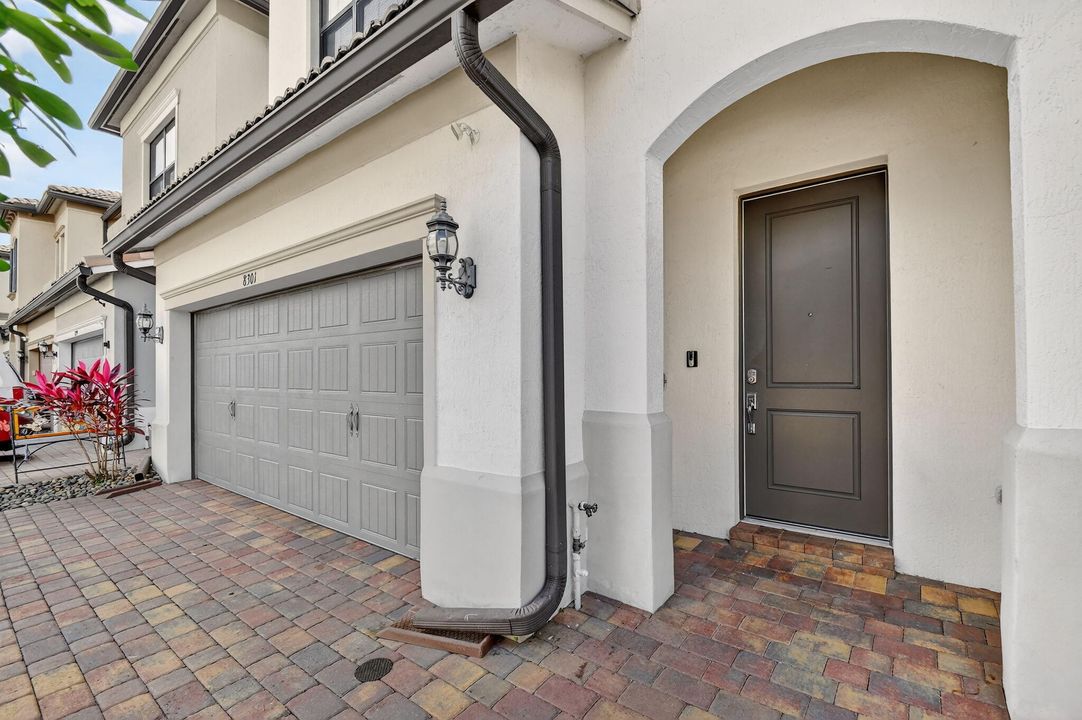 For Sale: $574,849 (3 beds, 2 baths, 1884 Square Feet)