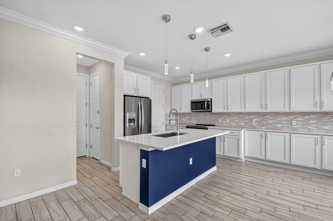 For Sale: $574,849 (3 beds, 2 baths, 1884 Square Feet)