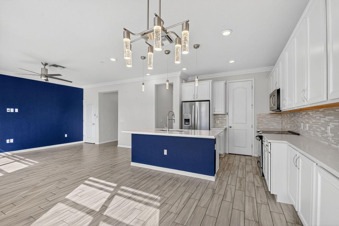 For Sale: $574,849 (3 beds, 2 baths, 1884 Square Feet)