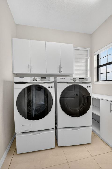 For Sale: $574,849 (3 beds, 2 baths, 1884 Square Feet)