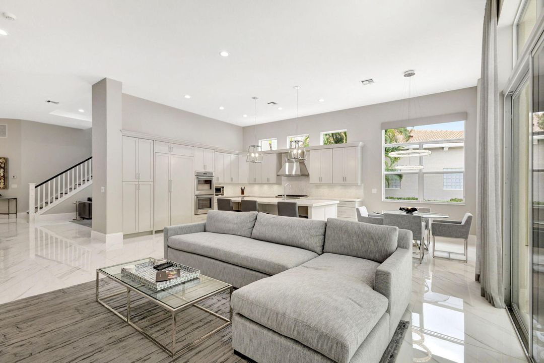 En Venta: $3,699,000 (4 camas, 4 baños, 4228 Pies cuadrados)