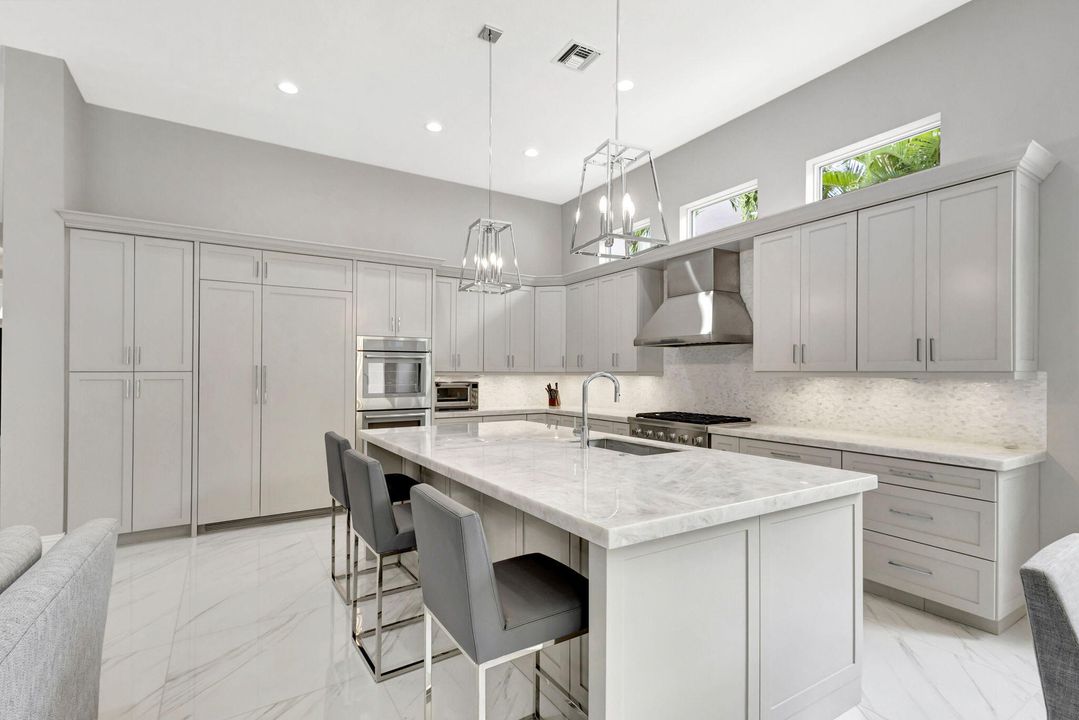 En Venta: $3,699,000 (4 camas, 4 baños, 4228 Pies cuadrados)