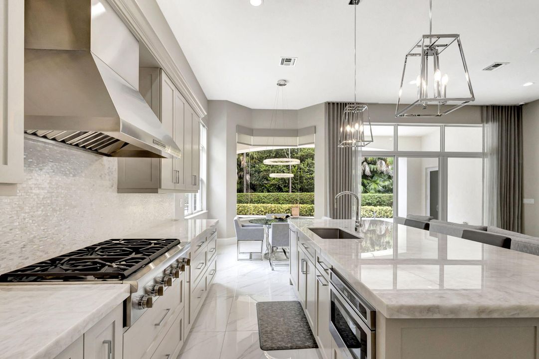 En Venta: $3,699,000 (4 camas, 4 baños, 4228 Pies cuadrados)