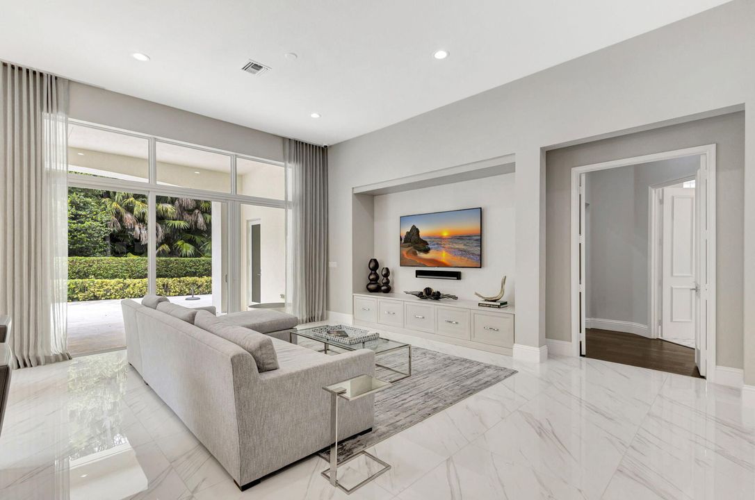 En Venta: $3,699,000 (4 camas, 4 baños, 4228 Pies cuadrados)