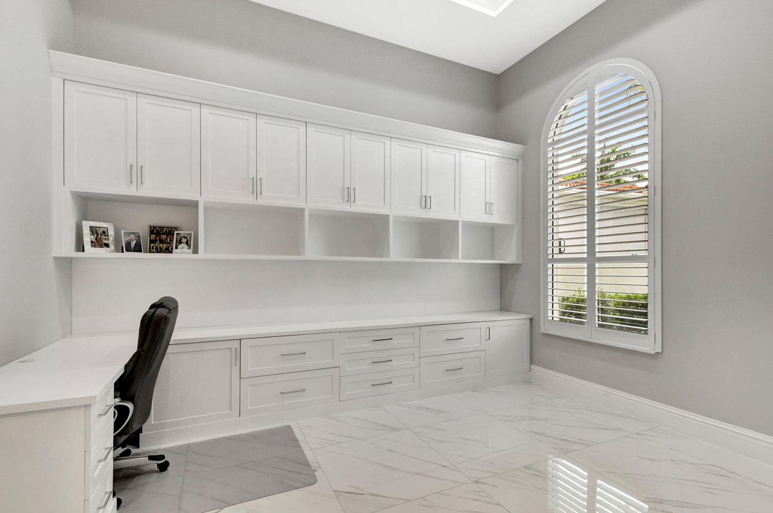 En Venta: $3,699,000 (4 camas, 4 baños, 4228 Pies cuadrados)