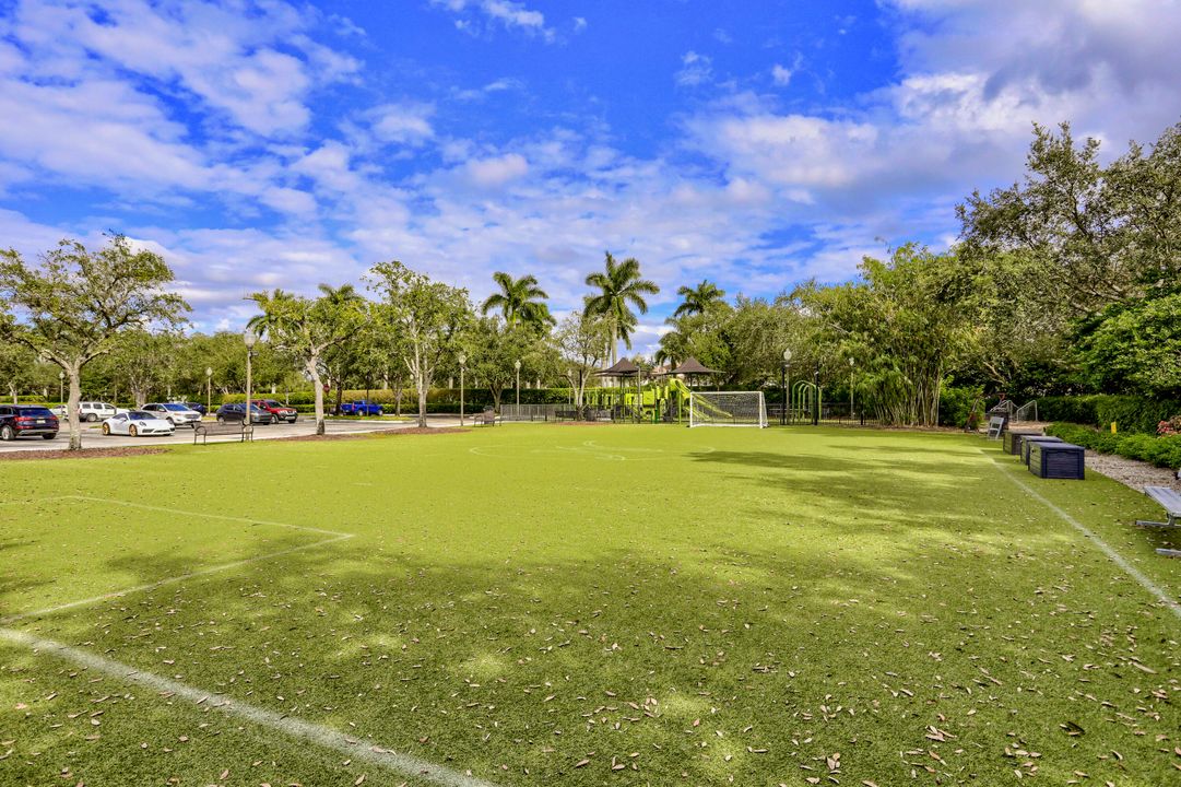 En Venta: $3,699,000 (4 camas, 4 baños, 4228 Pies cuadrados)