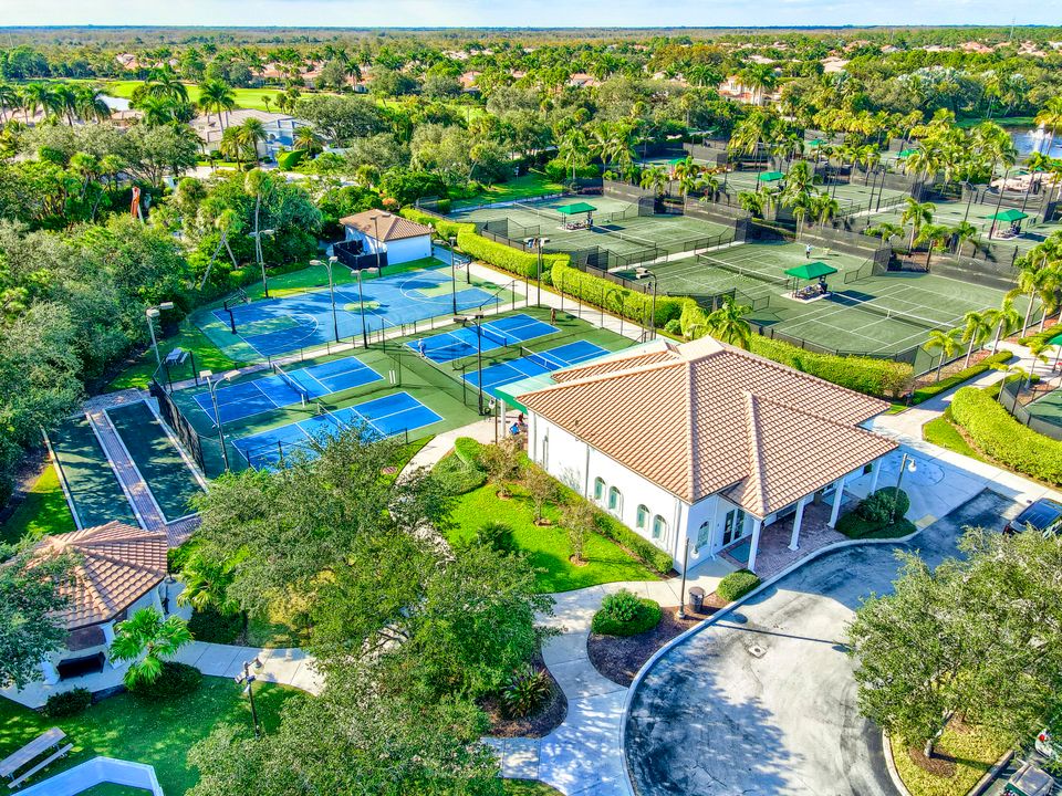 En Venta: $3,699,000 (4 camas, 4 baños, 4228 Pies cuadrados)