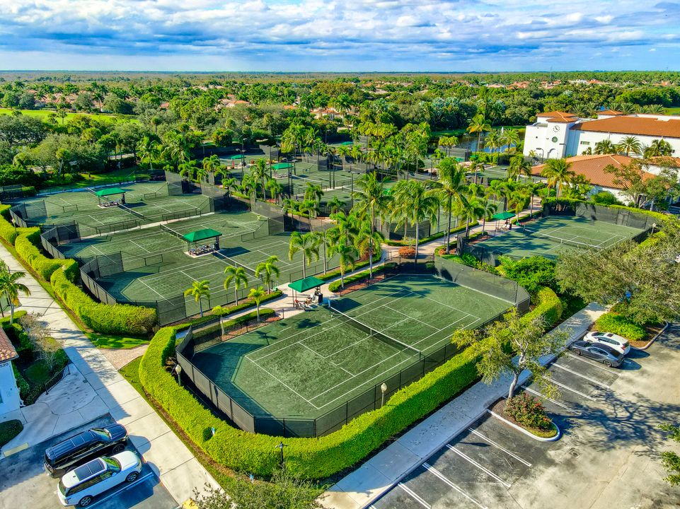 En Venta: $3,699,000 (4 camas, 4 baños, 4228 Pies cuadrados)