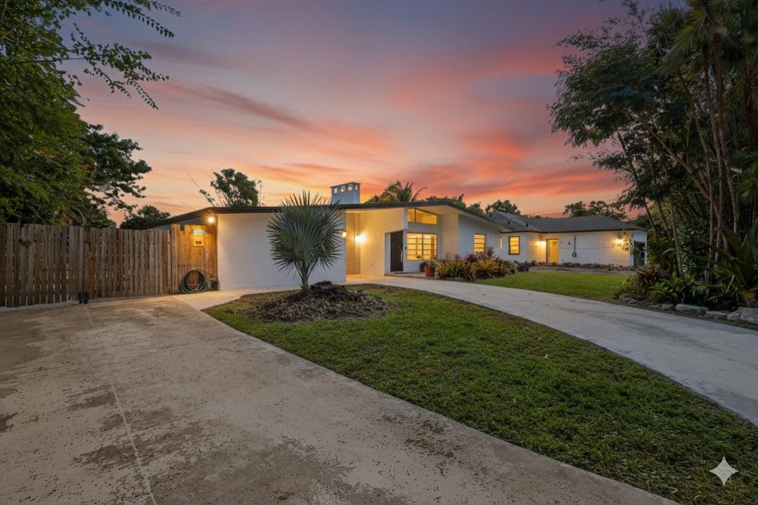 Active With Contract: $450,000 (3 beds, 2 baths, 1566 Square Feet)