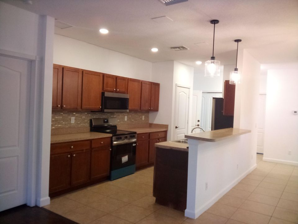 For Rent: $1,975 (4 beds, 3 baths, 1834 Square Feet)