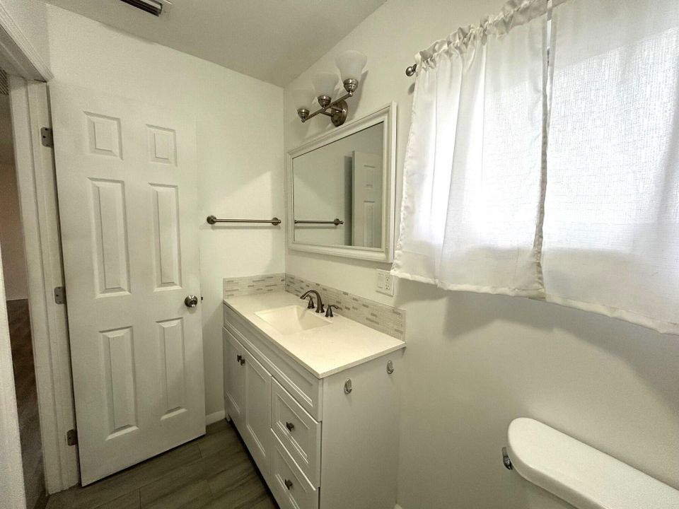 For Rent: $1,425 (1 beds, 1 baths, 611 Square Feet)