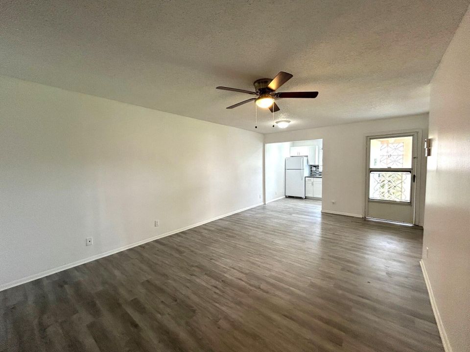 For Rent: $1,425 (1 beds, 1 baths, 611 Square Feet)