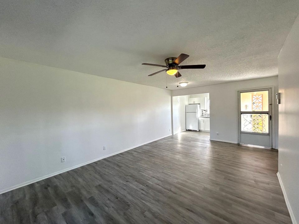 For Rent: $1,425 (1 beds, 1 baths, 611 Square Feet)