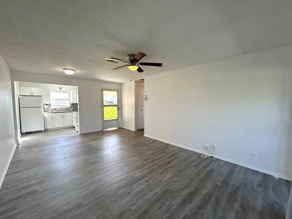 For Rent: $1,425 (1 beds, 1 baths, 611 Square Feet)