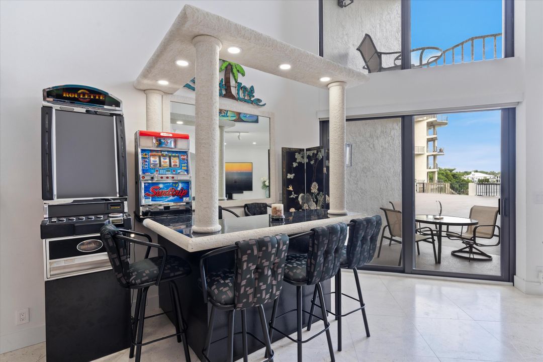 待售: $1,100,000 (2 贝兹, 2 浴室, 2145 平方英尺)