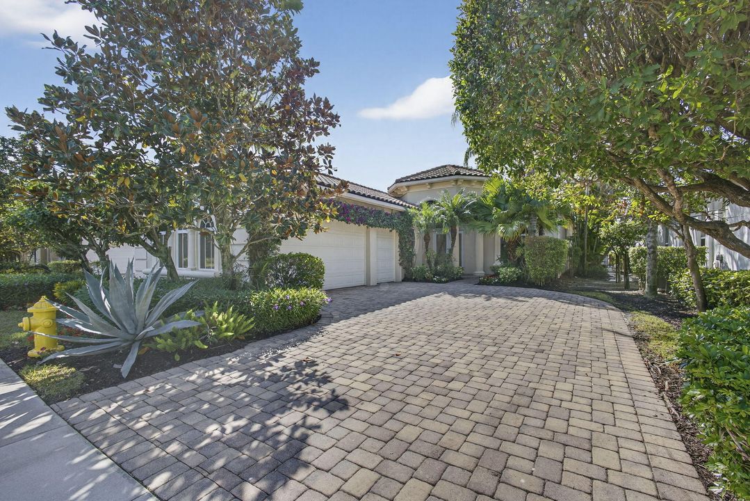 For Sale: $1,799,000 (3 beds, 3 baths, 2500 Square Feet)