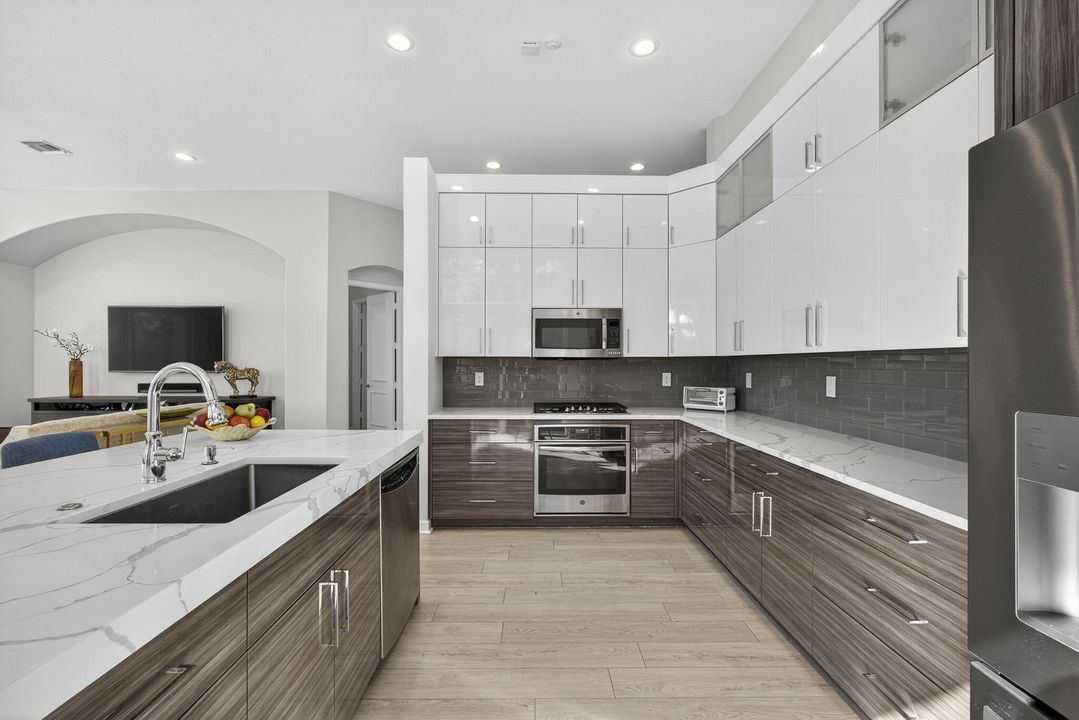 For Sale: $1,799,000 (3 beds, 3 baths, 2500 Square Feet)