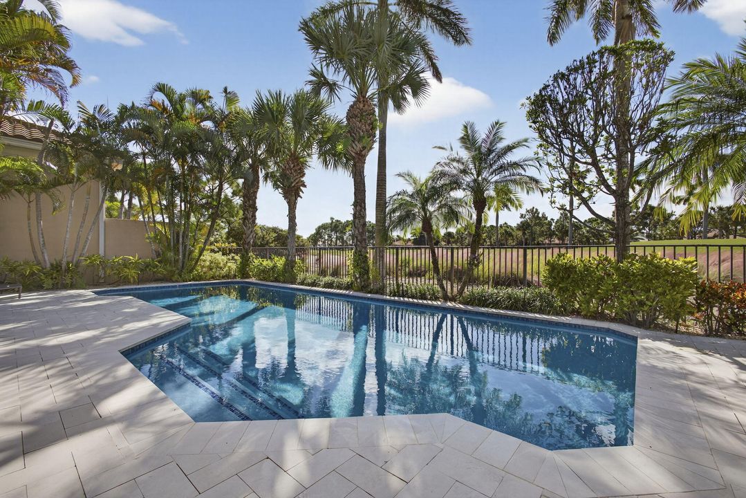 For Sale: $1,799,000 (3 beds, 3 baths, 2500 Square Feet)