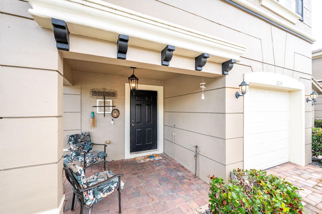 For Sale: $299,900 (3 beds, 2 baths, 1820 Square Feet)