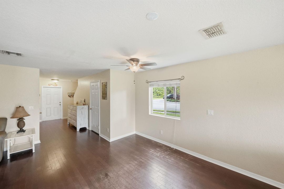 For Sale: $299,900 (3 beds, 2 baths, 1820 Square Feet)