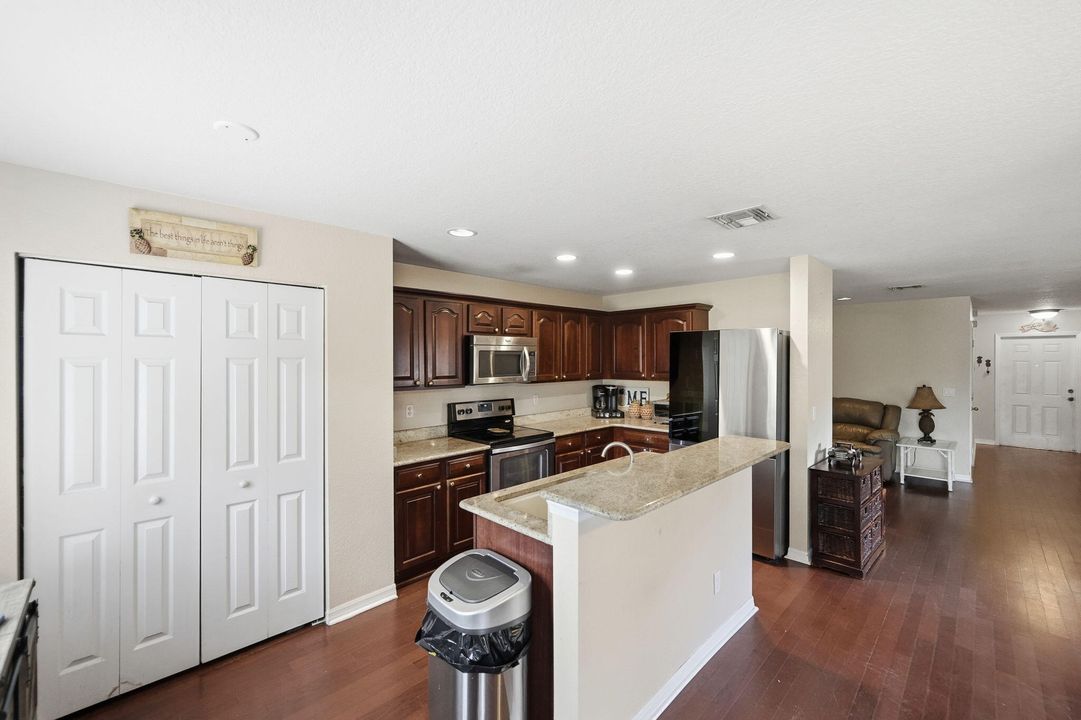 For Sale: $299,900 (3 beds, 2 baths, 1820 Square Feet)