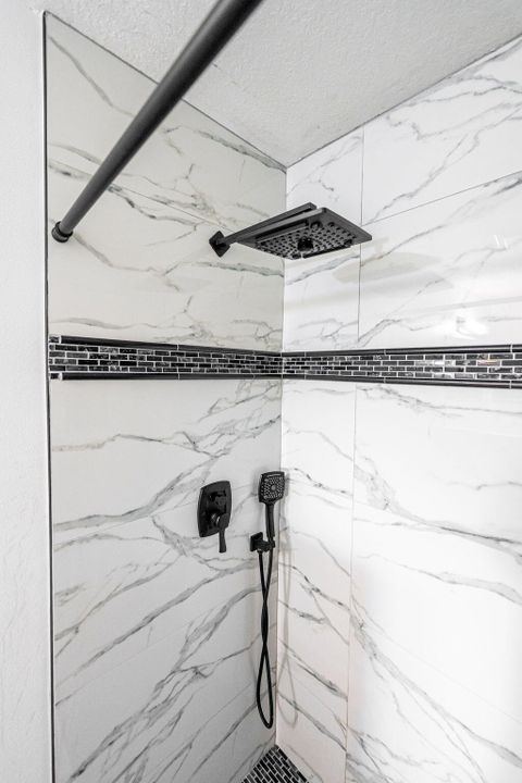 For Sale: $299,900 (3 beds, 2 baths, 1820 Square Feet)