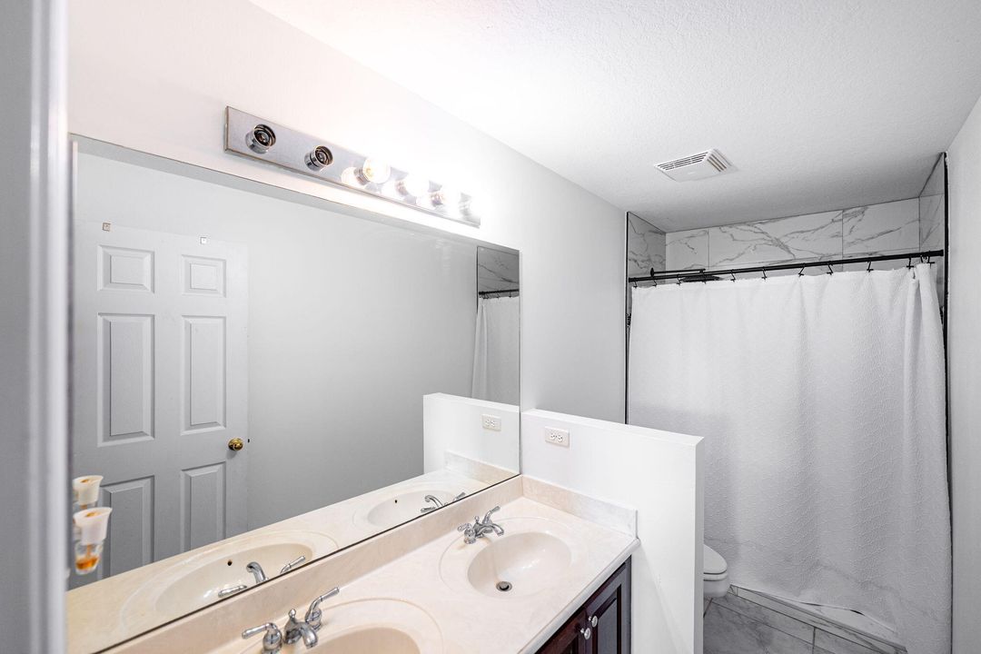 For Sale: $299,900 (3 beds, 2 baths, 1820 Square Feet)