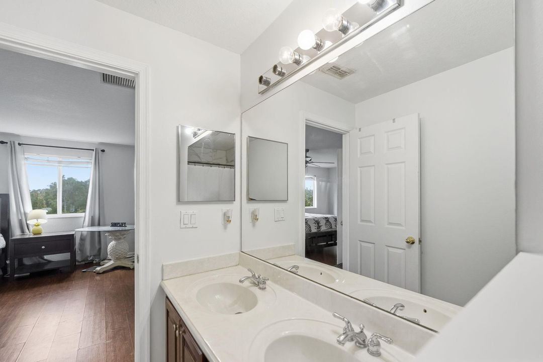 For Sale: $299,900 (3 beds, 2 baths, 1820 Square Feet)