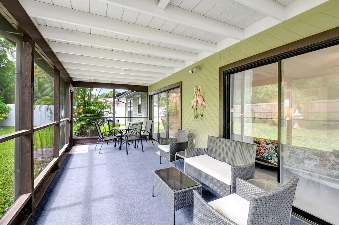 For Rent: $3,400 (3 beds, 2 baths, 1216 Square Feet)