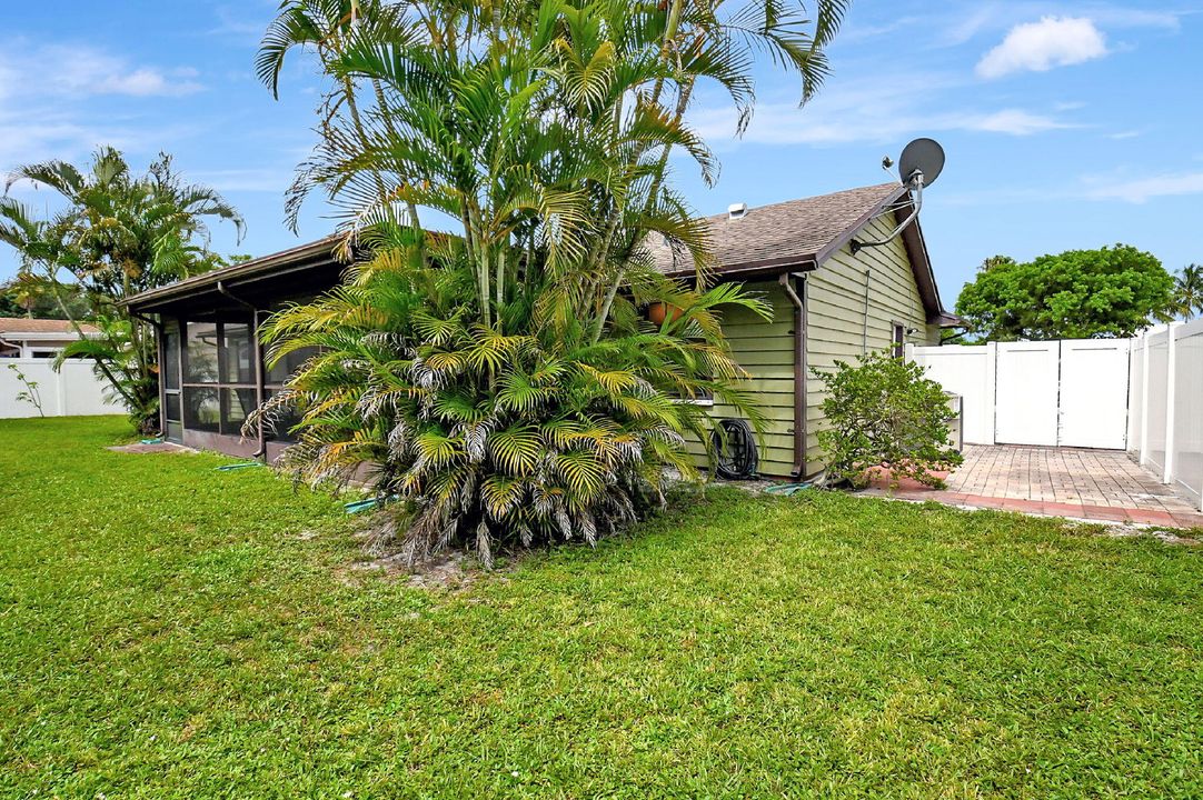 For Rent: $3,400 (3 beds, 2 baths, 1216 Square Feet)